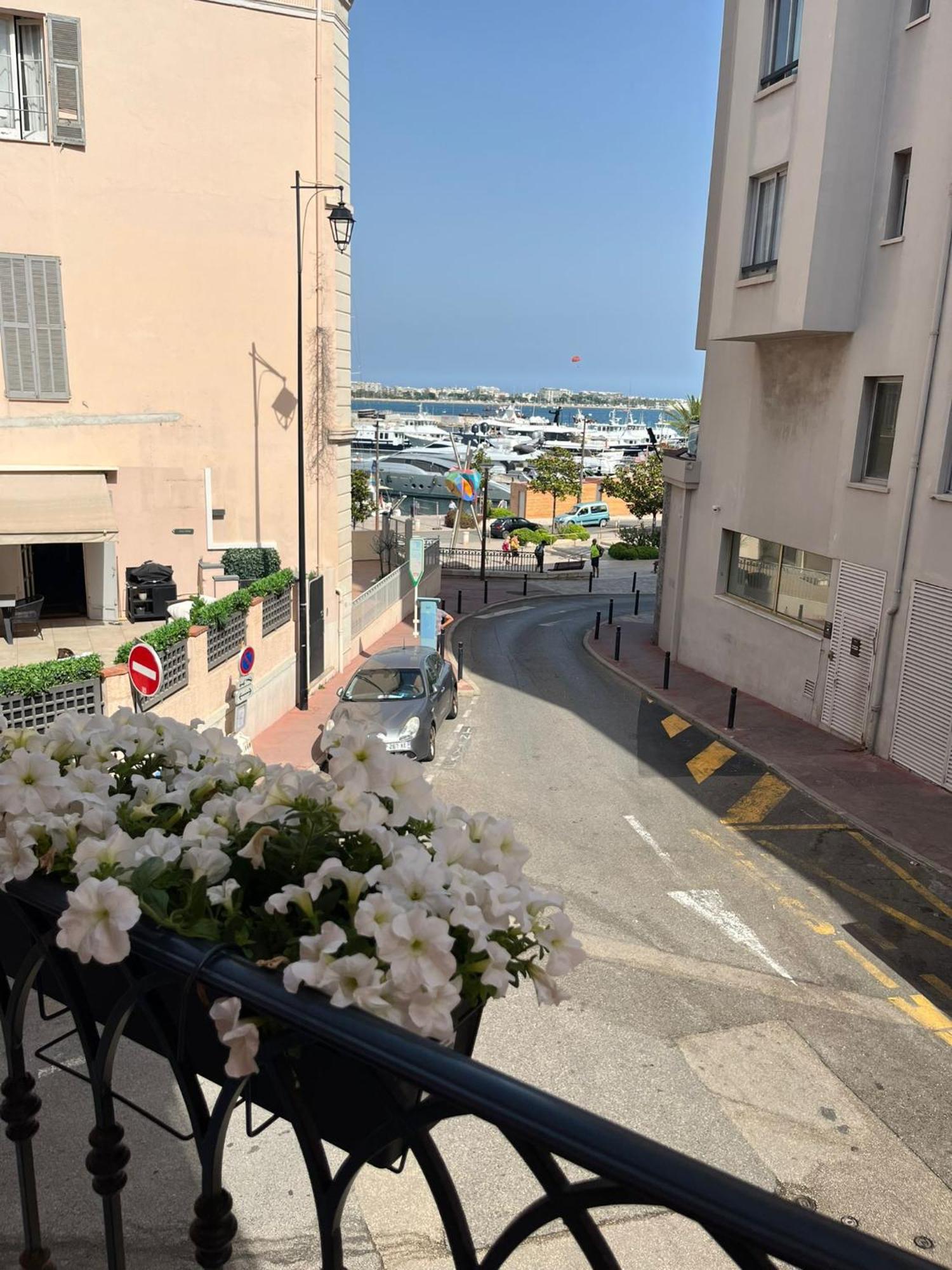 In The Old Town Apartment Cannes